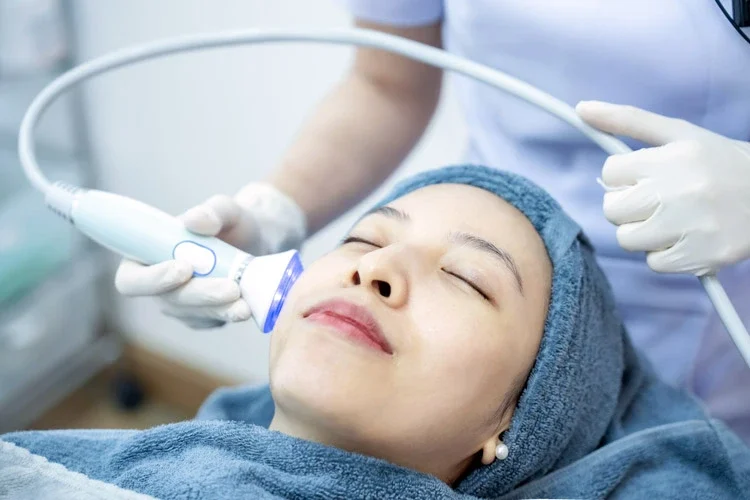 ขั้นตอนการทำ Glow & Lift Skin Detox, ยกกระชับผิว, ผลักวิตามิน, ทรีตเมนท์ผิวหน้า, piraya clinic, ภิรญา คลินิก, คลิกนิกความงาม, คลินิก, ทำหน้า, หัตถการ, เมืองทอง, ทรีตเมนท์