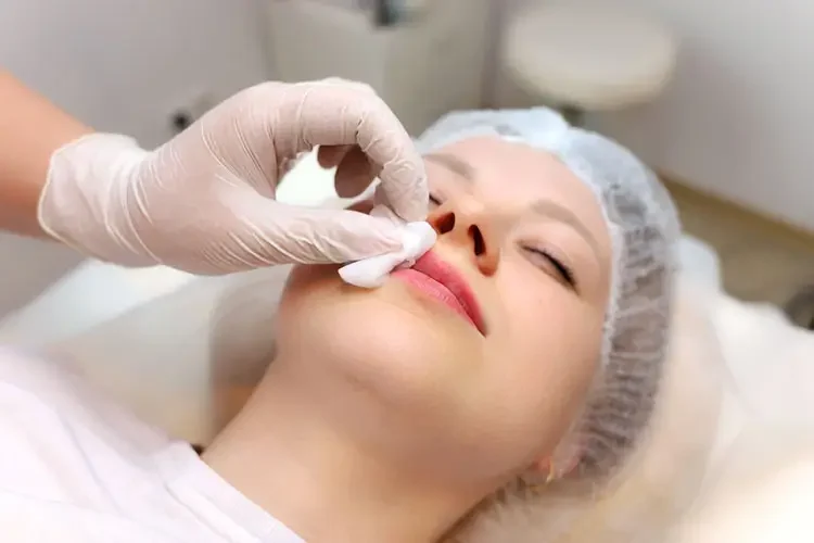 ปากชุ่มชื่น, ทรีตเมนต์ปาก, Treatment, Facial Treatments, ทรีตเมนท์ผิวหน้า, piraya clinic, ภิรญา คลินิก, คลิกนิกความงาม, คลินิก, ทำหน้า, หัตถการ, เมืองทอง, ทรีตเมนท์